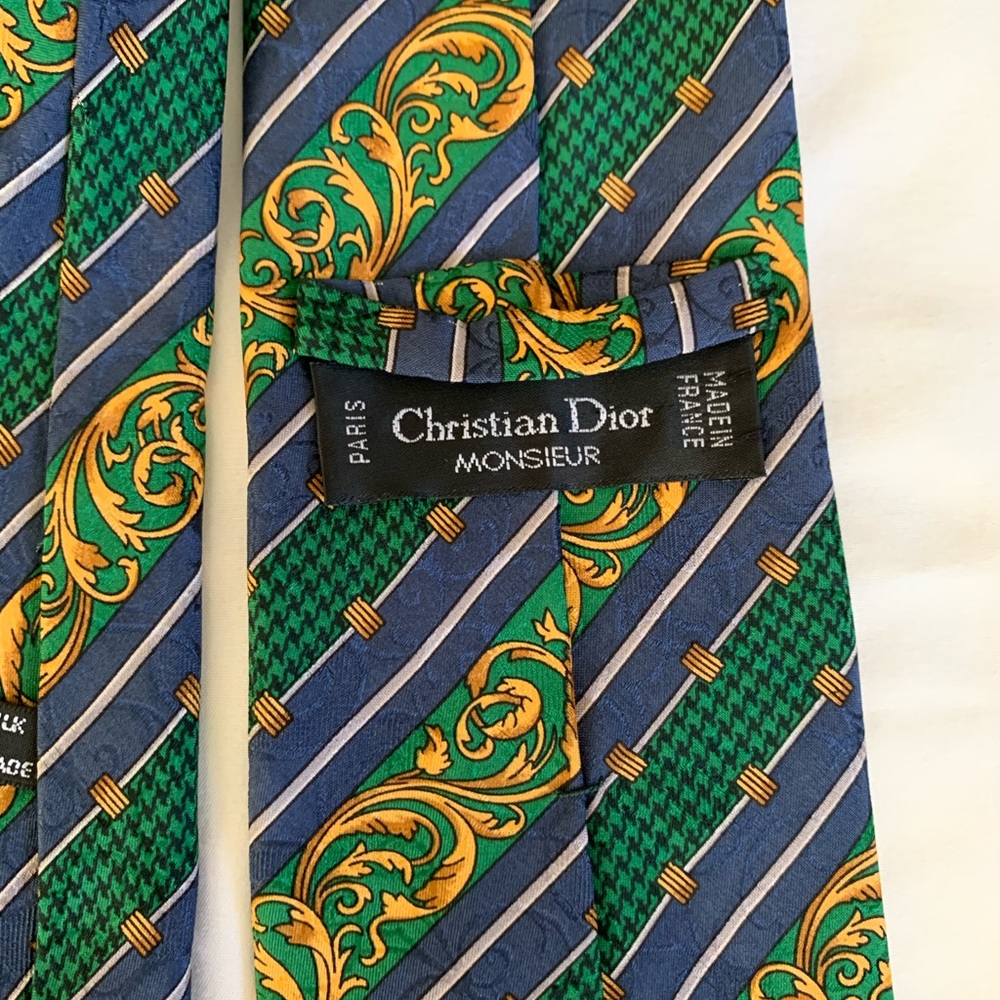 Stunning tie